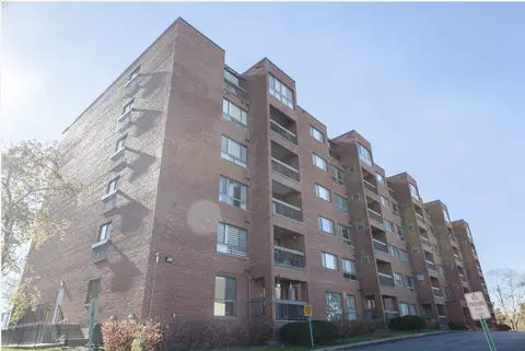 701 Forum Sq #303, Glenview, IL 60025