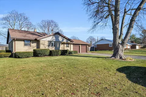 2406 John Dr, Urbana, IL 61802