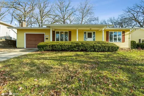804 N Oakwood Dr, Mchenry, IL 60050