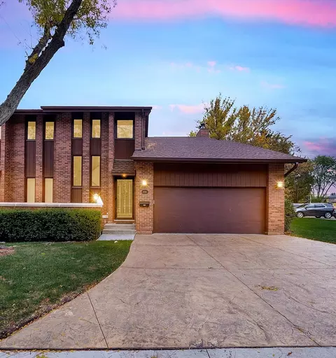 1230 Beau Dr, Park Ridge, IL 60068