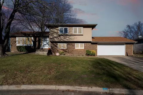 1714 Ebel Dr, Normal, IL 61761