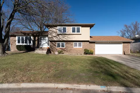 1714 Ebel Dr, Normal, IL 61761 photo 2