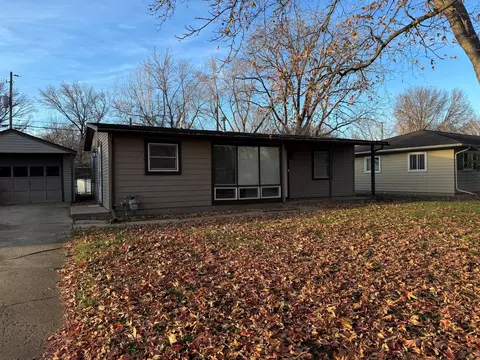 1413 Rosewood Dr, Champaign, IL 61821