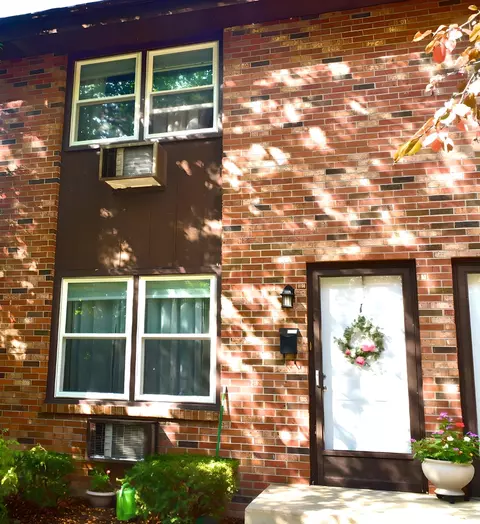 150 Flintridge Dr #1, Rockford, IL 61107