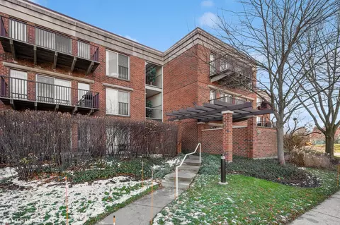 431 Kelburn Rd #113, Deerfield, IL 60015