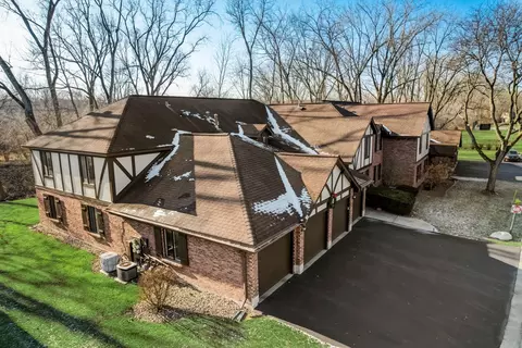 8235 Willow Dr #44C, Palos Hills, IL 60465