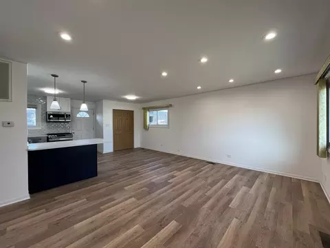 146 W Norman Ln, Wheeling, IL 60090 photo 7