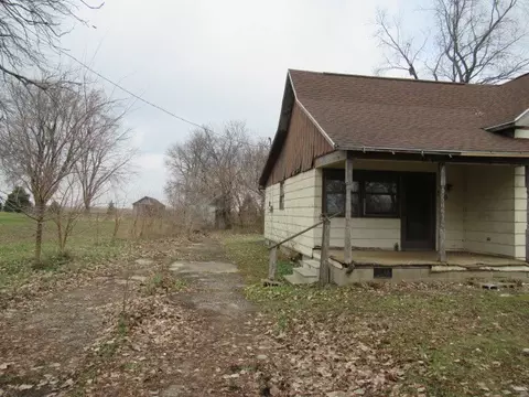 520 North St, Weldon, IL 61882 photo 3