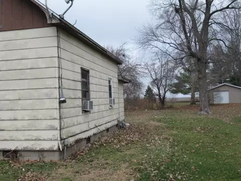 520 North St, Weldon, IL 61882 photo 4