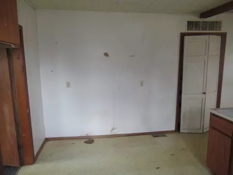 520 North St, Weldon, IL 61882 photo 14