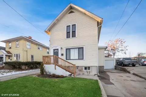 310 Mountain St, Elgin, IL 60123