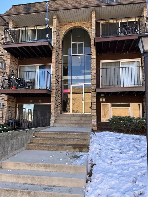 650 Hill Dr #302, Hoffman Estates, IL 60169