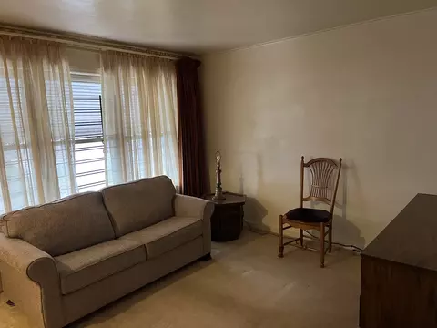 643 E 100th St, Chicago, IL 60628 photo 2