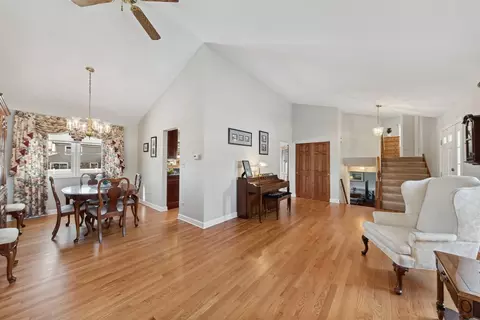 544 Cherrywood Dr, Wheeling, IL 60090 photo 3