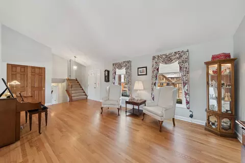 544 Cherrywood Dr, Wheeling, IL 60090 photo 2