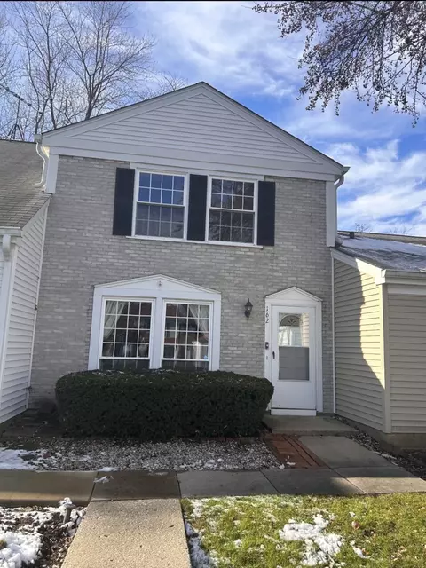 162 Bright Oaks Cir, Cary, IL 60013