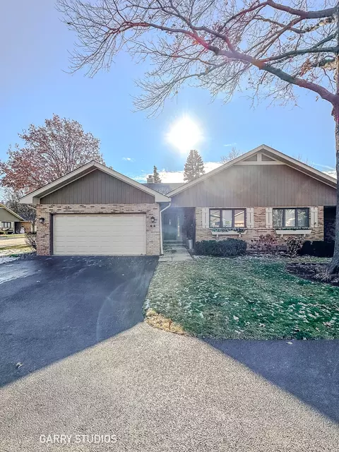 72 Chelsea St, Bloomingdale, IL 60108
