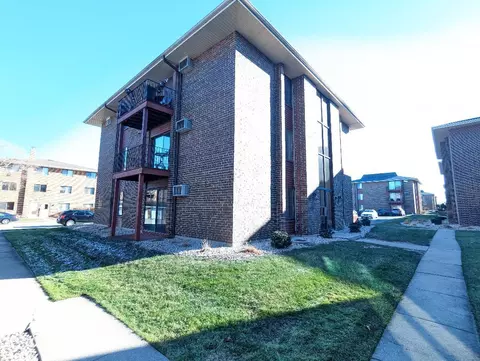15708 Terrace Dr #103, Oak Forest, IL 60452