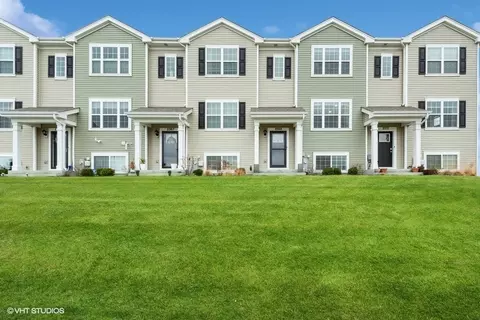 2569 Bella Dr, Pingree Grove, IL 60140