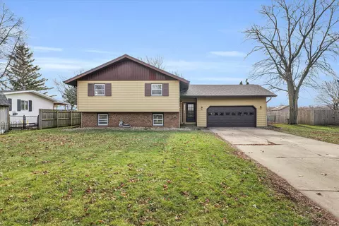 104 Kenneth Dr, Lexington, IL 61753