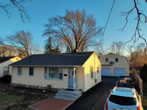 825 Goethe St, Elgin, IL 60123 photo 2