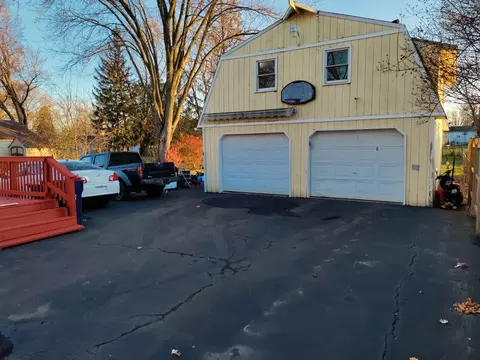 825 Goethe St, Elgin, IL 60123 photo 3
