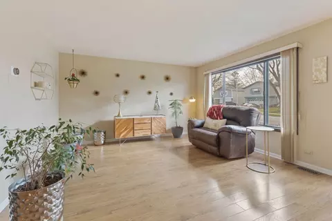 728 Balboa Ter W, Bartlett, IL 60103 photo 4