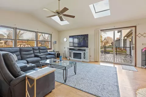 728 Balboa Ter W, Bartlett, IL 60103 photo 9