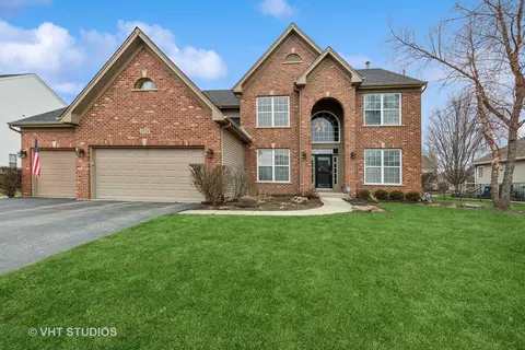 1772 Andover Ln, Crystal Lake, IL 60014