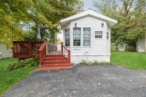 1009 Bay Rd #37, Mchenry, IL 60051
