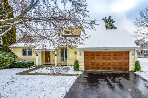 225 Windjammer Ln, Third Lake, IL 60030