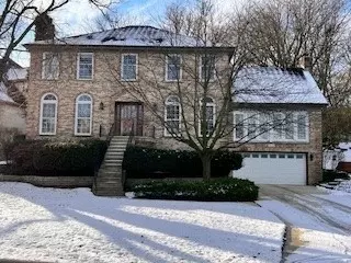 885 Maryknoll Cir, Glen Ellyn, IL 60137