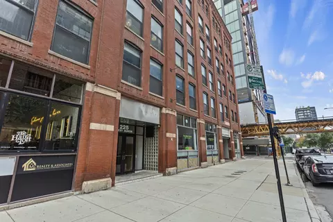 225 W Huron St #216, Chicago, IL 60654