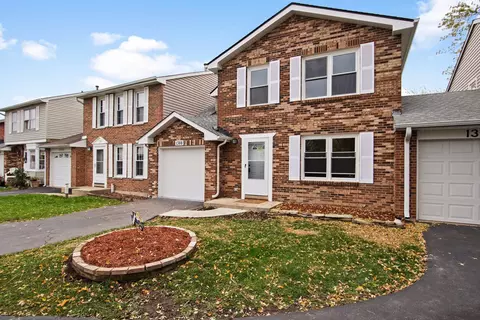 1388 Potomac Ct, Carol Stream, IL 60188