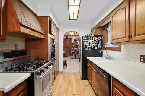 2035 Nimitz Dr, Des Plaines, IL 60018 photo 10