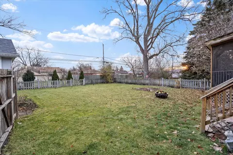 2035 Nimitz Dr, Des Plaines, IL 60018 photo 25