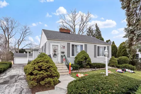 2035 Nimitz Dr, Des Plaines, IL 60018 photo 2