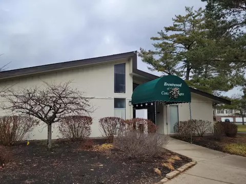 1451 N Winslowe Dr #204, Palatine, IL 60074