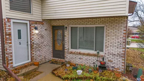 101 N Orr Dr #6, Normal, IL 61761 photo 2