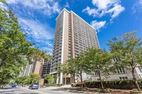 5855 N Sheridan Rd #10E, Chicago, IL 60660