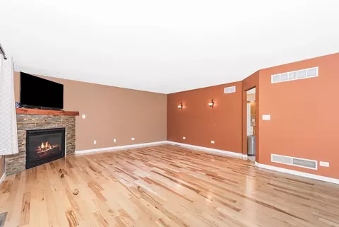 204 Deerhaven Dr, Minooka, IL 60447 photo 3