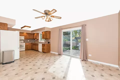 204 Deerhaven Dr, Minooka, IL 60447 photo 7