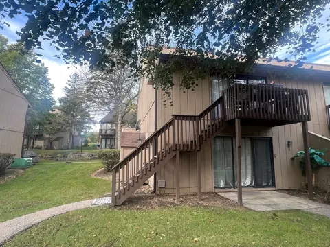 12 Saint Thomas Colony #7, Fox Lake, IL 60020