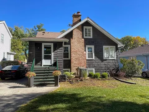 221 S Illinois Ave, Villa Park, IL 60181