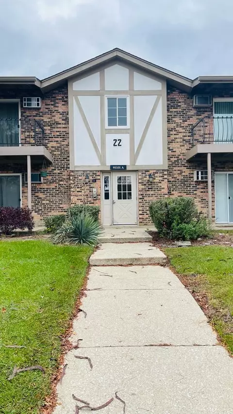9 S101 Lake Dr #201, Willowbrook, IL 60527