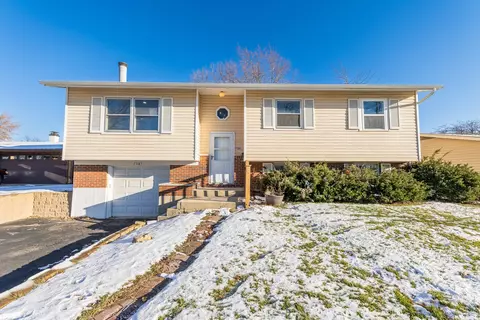 7581 Cumberland Dr, Hanover Park, IL 60133