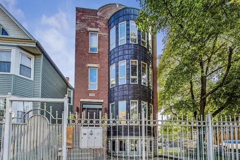 3725 W Wrightwood Ave #3, Chicago, IL 60647
