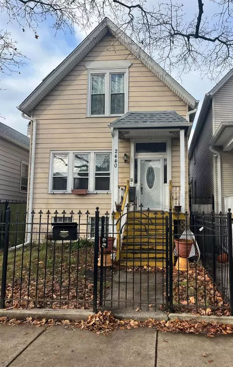 2440 N Artesian Ave, Chicago, IL 60647