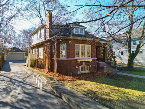 229 Lake St, Libertyville, IL 60048