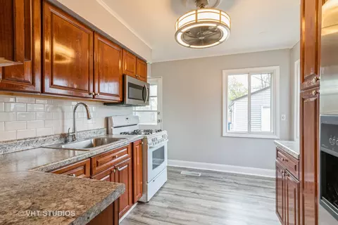 77 E Walnut Ave, Des Plaines, IL 60016 photo 6